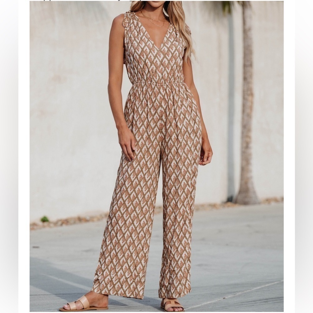 CUPSHE
Women's Diamond Ditsy
Wide Leg Jumpsuit new with tags size large